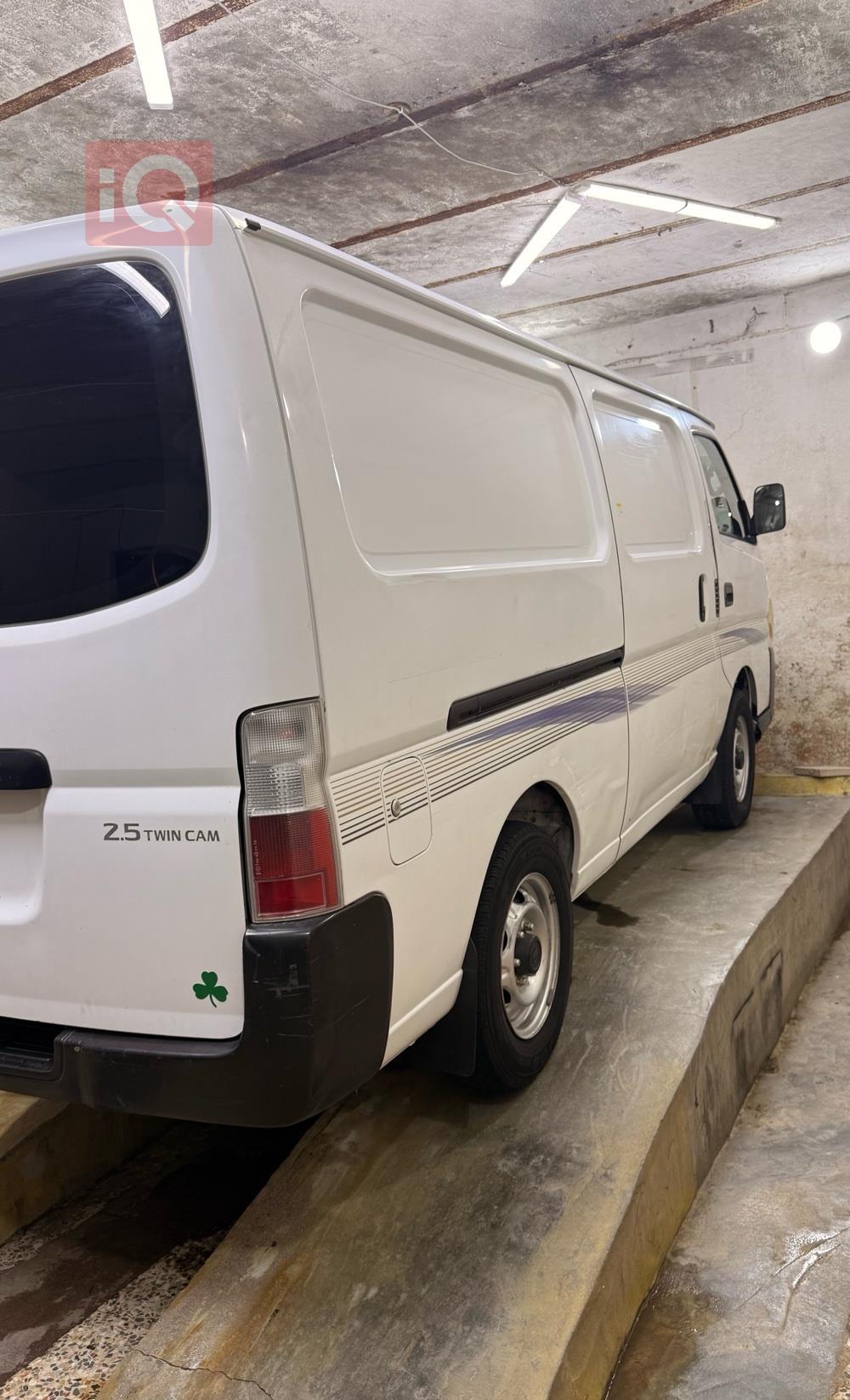 نيسان اورفان